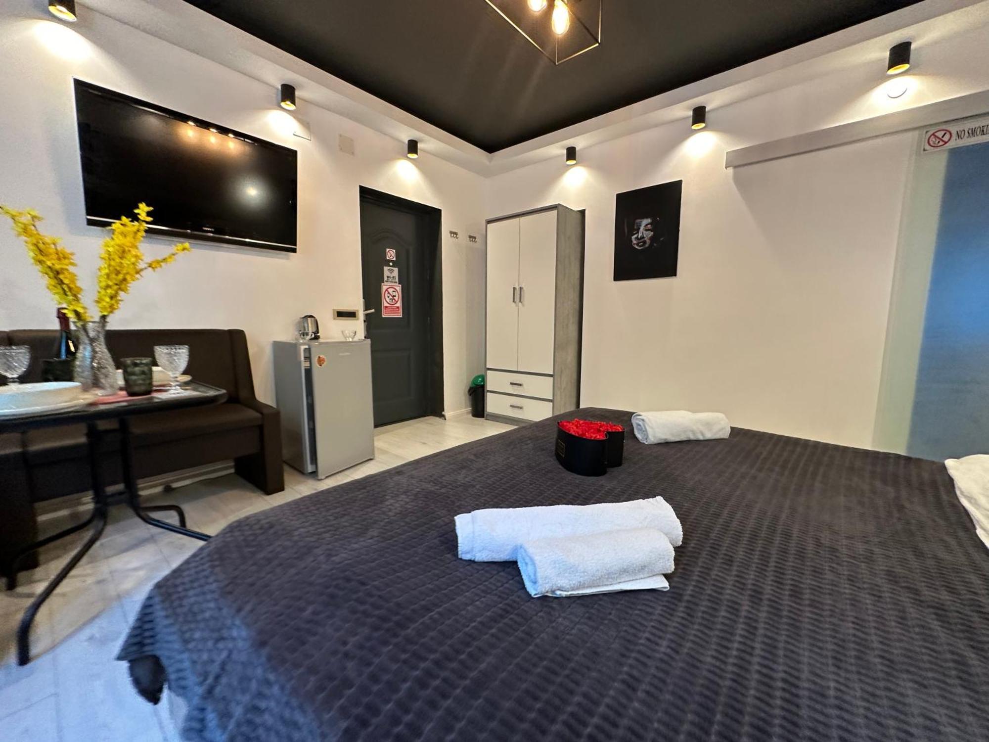 The Fame - Modern Studio In Top Location & Parking ไกรโอวา ภายนอก รูปภาพ