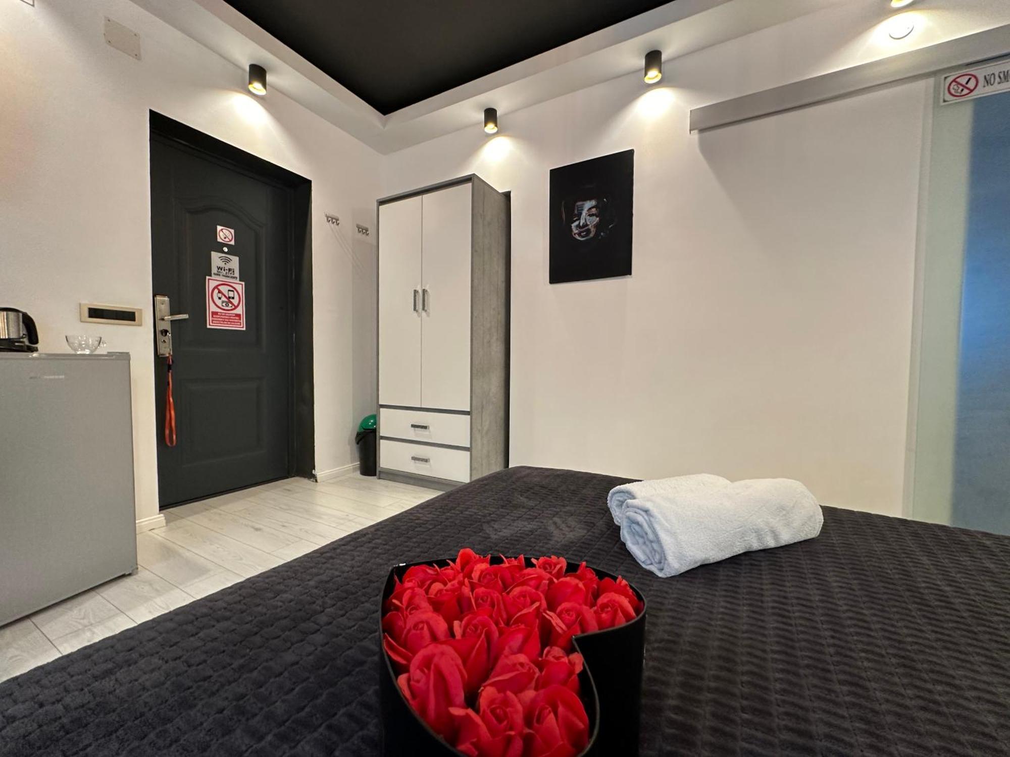 The Fame - Modern Studio In Top Location & Parking ไกรโอวา ภายนอก รูปภาพ